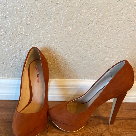 rust colored pumps